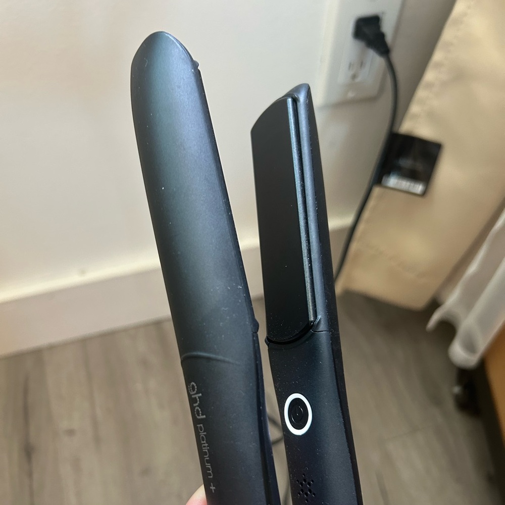 GHD Platinum+ Black Flat Iron (1 inch) - Straightener Only used ONCE.